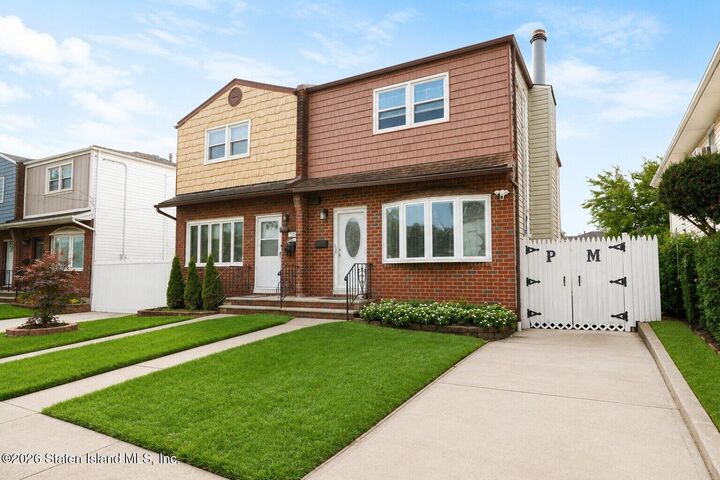 Property Photo:  194 Sommer Avenue  NY 10314 