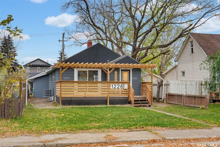 Property Photo:  1228 1st Avenue  SK S7K 1Y6 