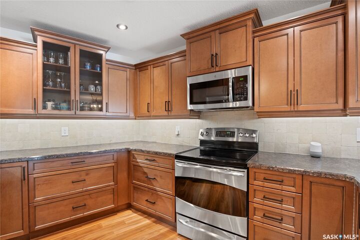 Property Photo:  1602 1st Street E 103  SK S6V 1G7 