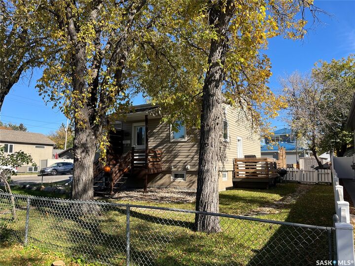 Property Photo:  2101 King Street  SK S4T 4G9 