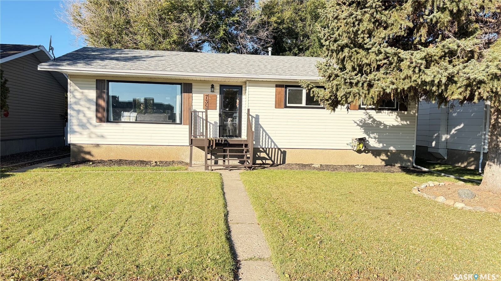 Property Photo:  735 Jasper Street  SK S0N 1N0 