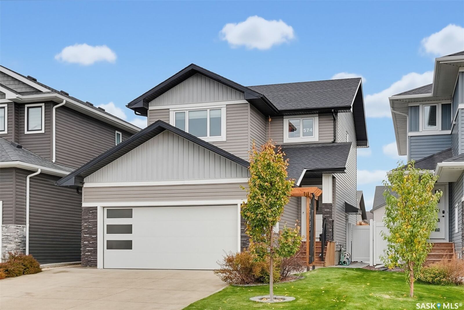 Property Photo:  574 McFaull Crescent  SK S7V 0T3 