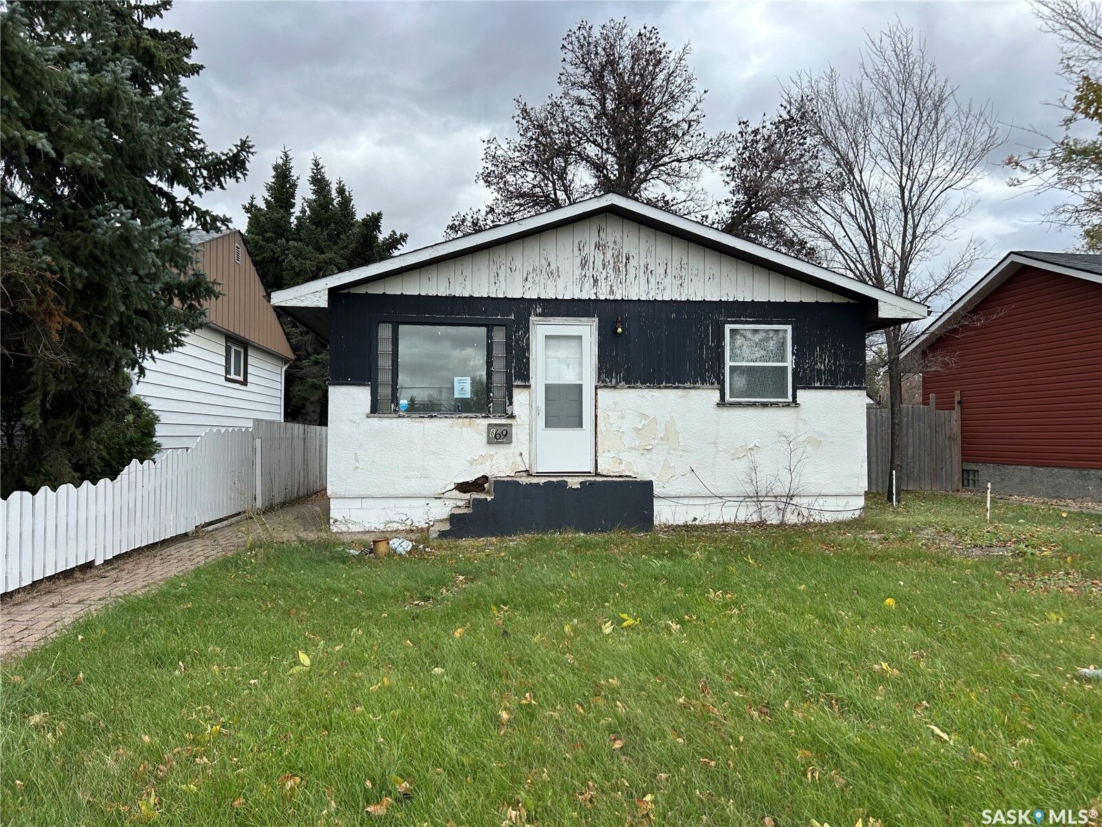 Property Photo:  669 Stadacona Street E  SK S6H 0K1 