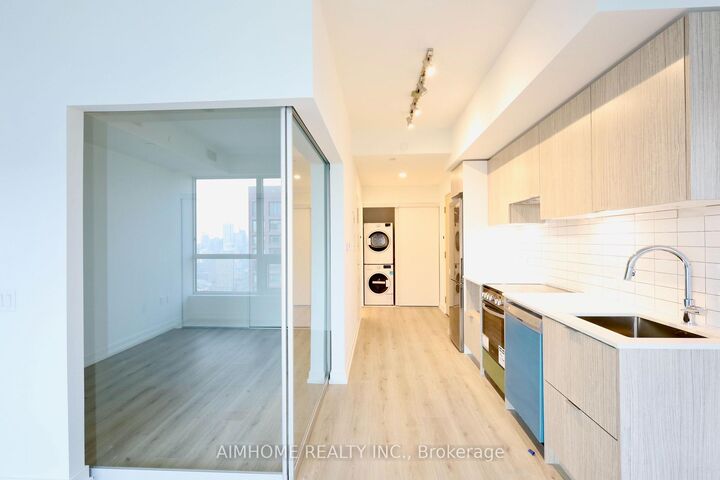 Property Photo:  395 Bloor Street E 5011  ON M4W 0B4 
