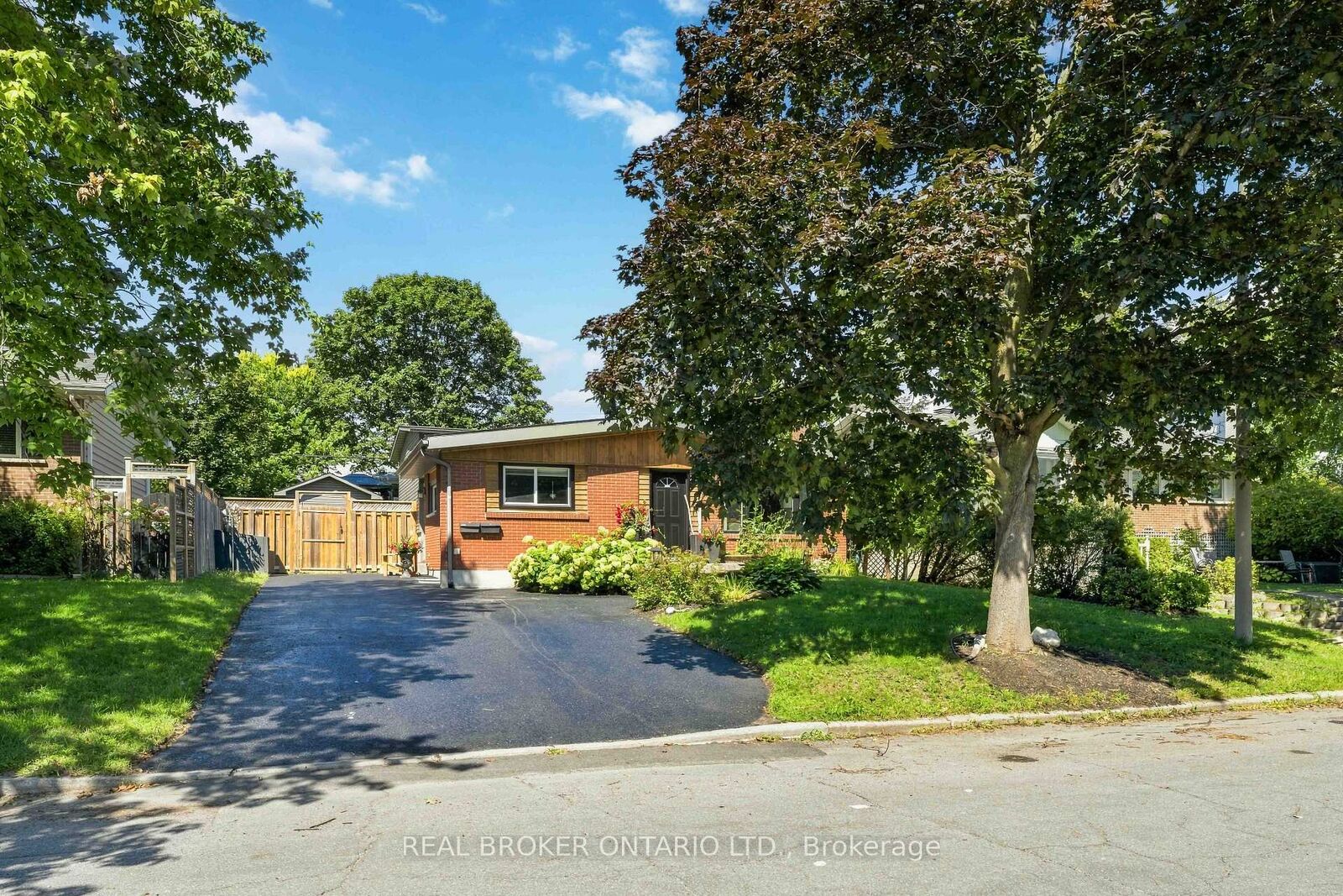 Property Photo:  1849 Florida Avenue  ON K1H 6Y9 