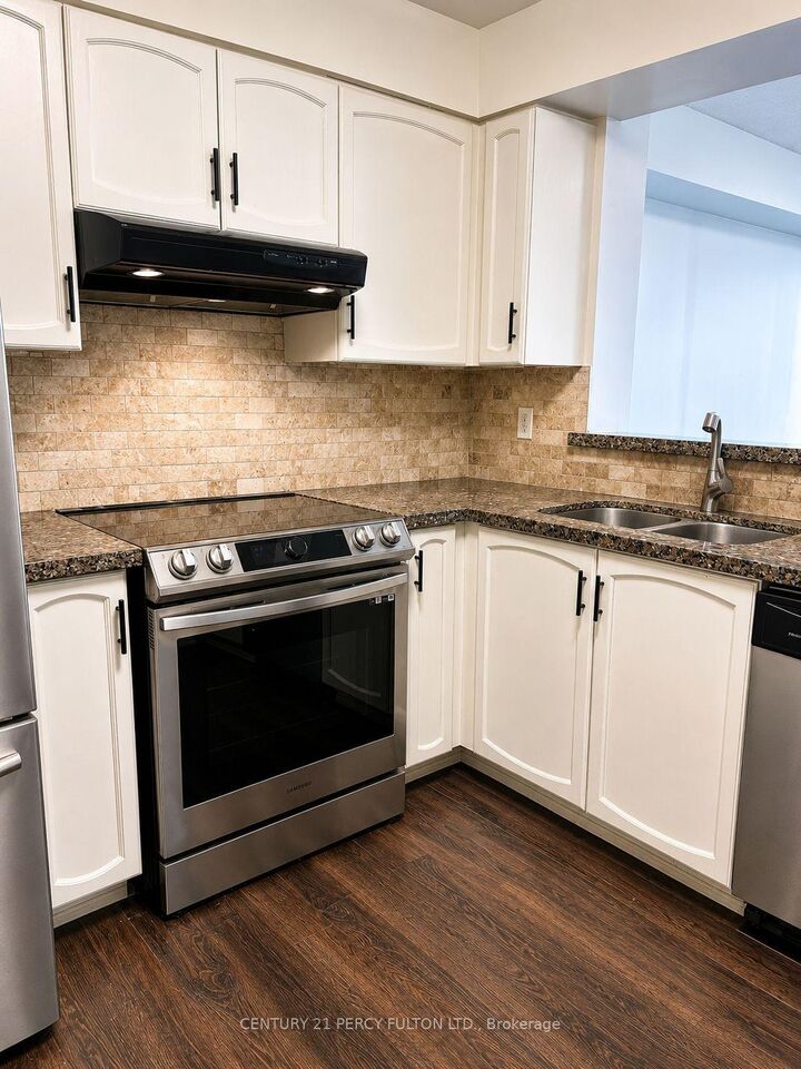 Property Photo:  480 McLevin Avenue 709  ON M1B 5N9 