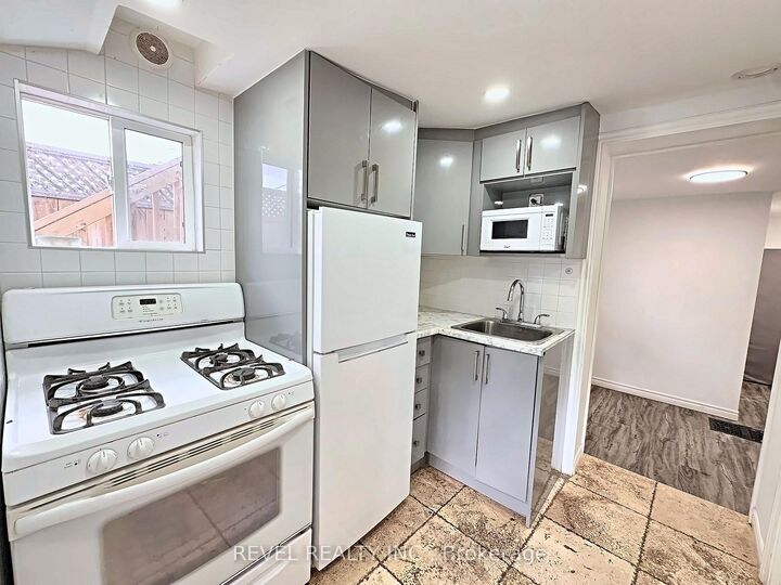 Property Photo:  444 Westmount Avenue 2  ON M6E 3N5 