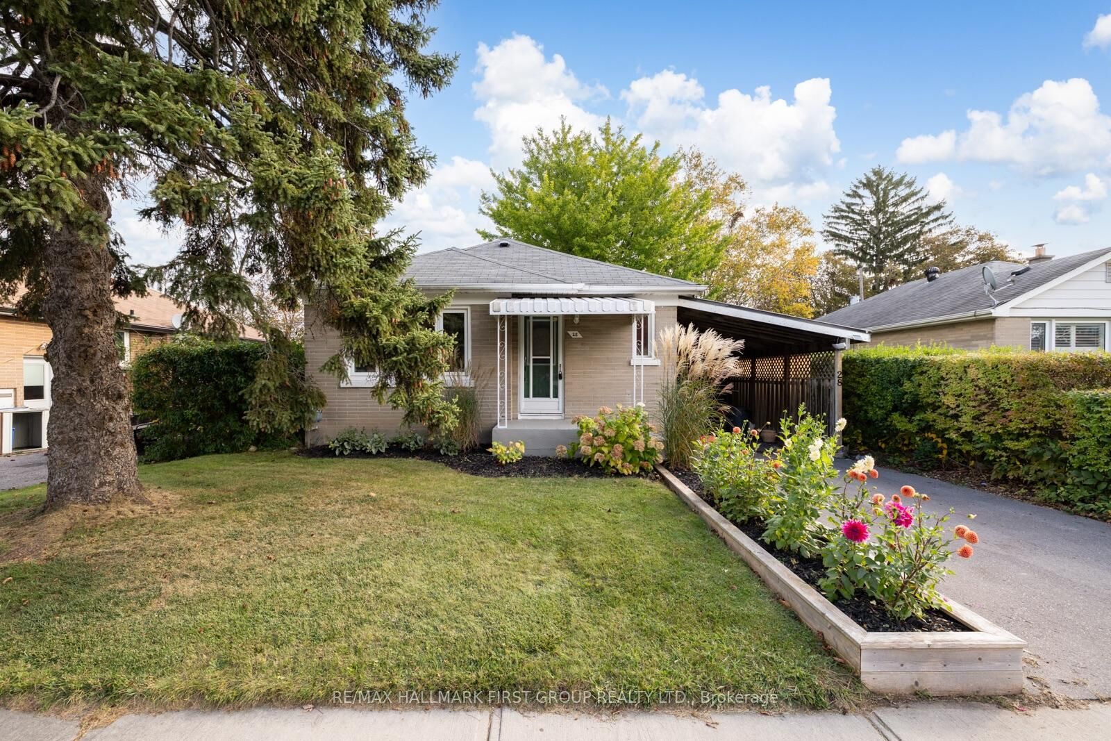Property Photo:  28 Forest Road  ON L1S 2N3 