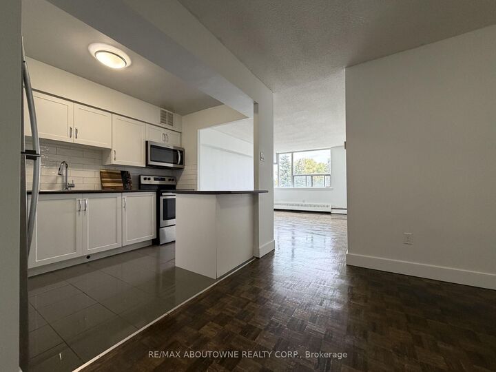 Property Photo:  147 Wellington Street W 205  ON L4G 2N9 