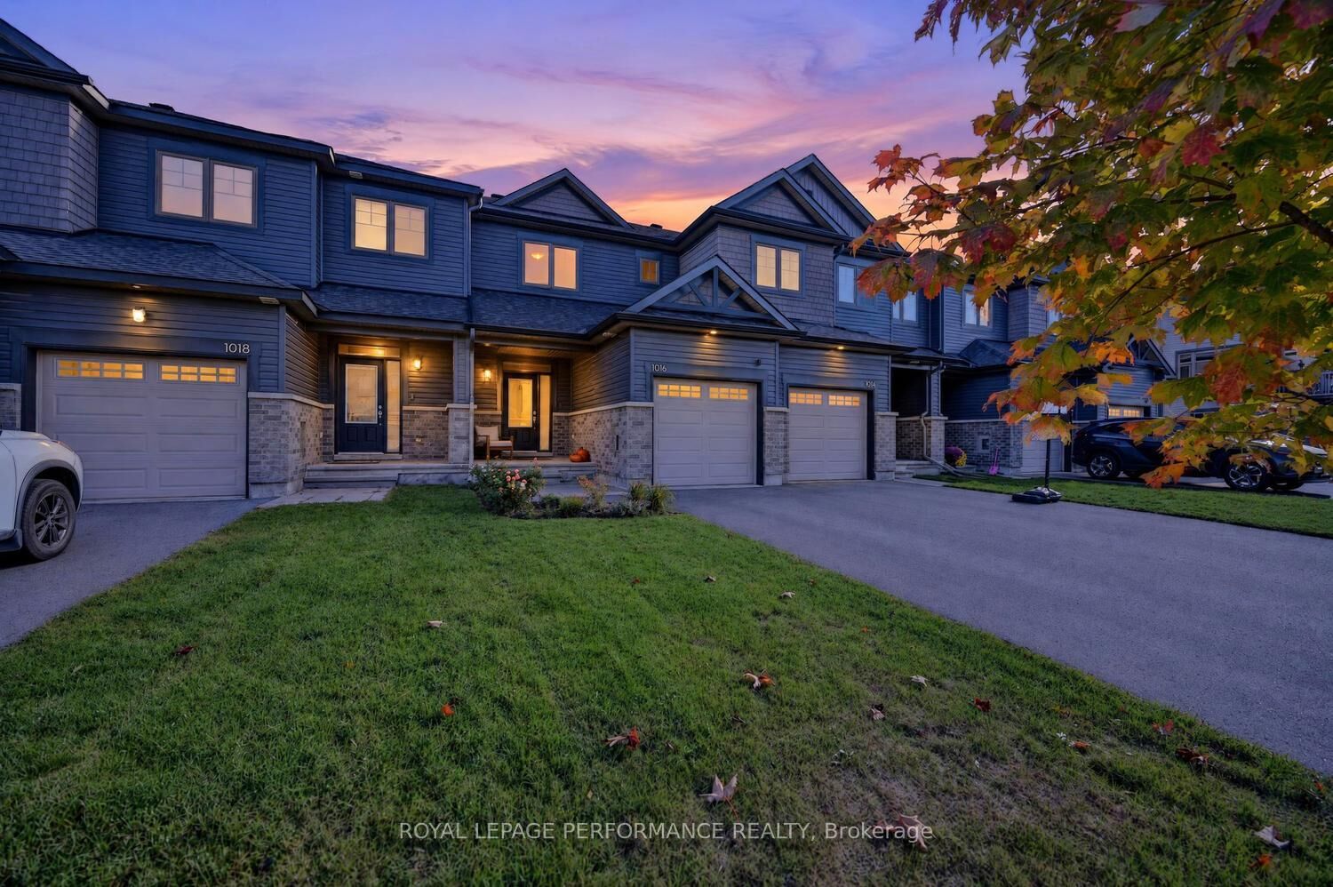 Property Photo:  1016 Kijik Crescent  ON K1X 0J5 