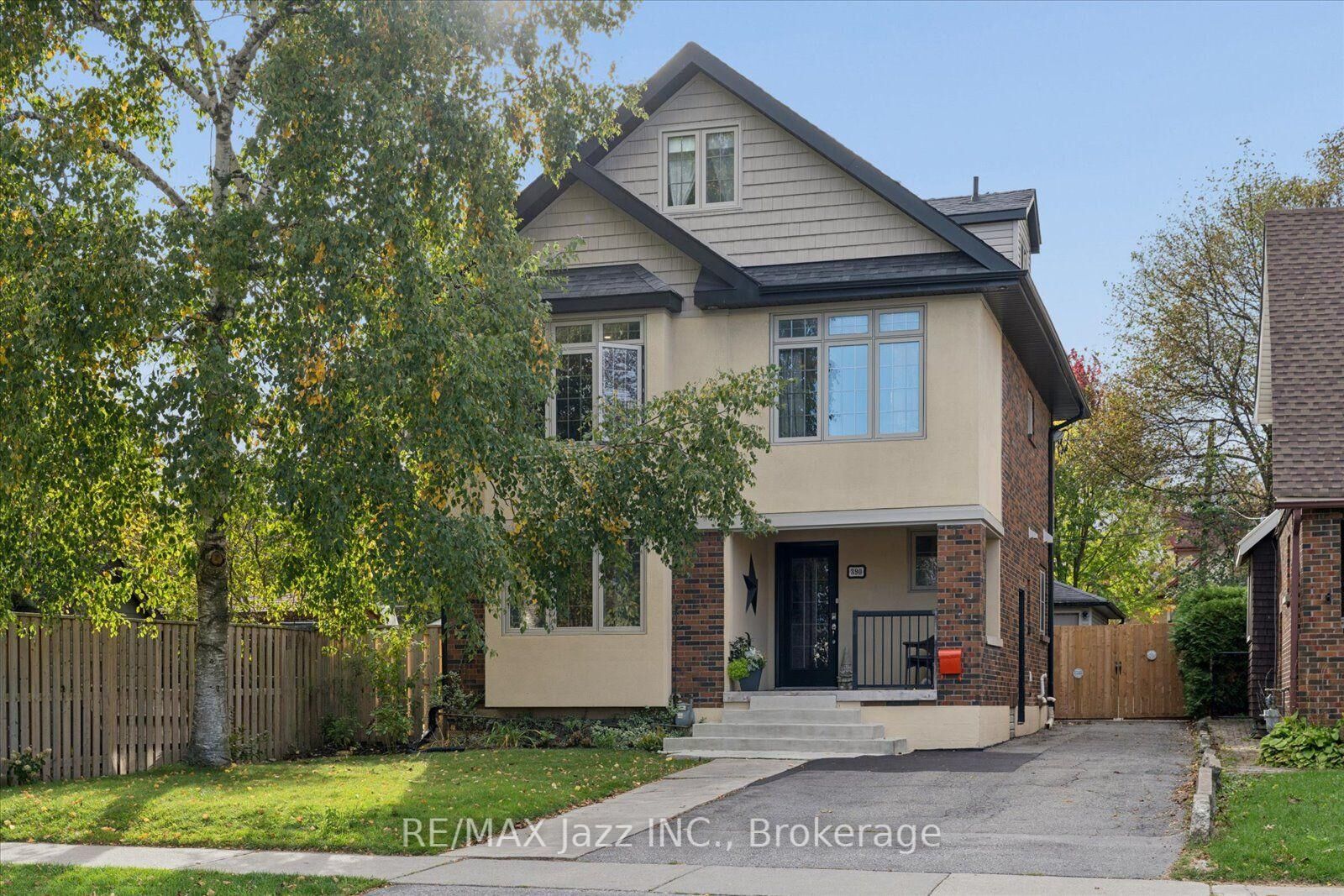 Property Photo:  390 Mary Street N  ON L1G 5E1 