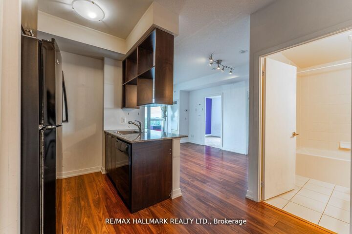 Property Photo:  181 Village Green Square 2220  ON M1S 0K6 