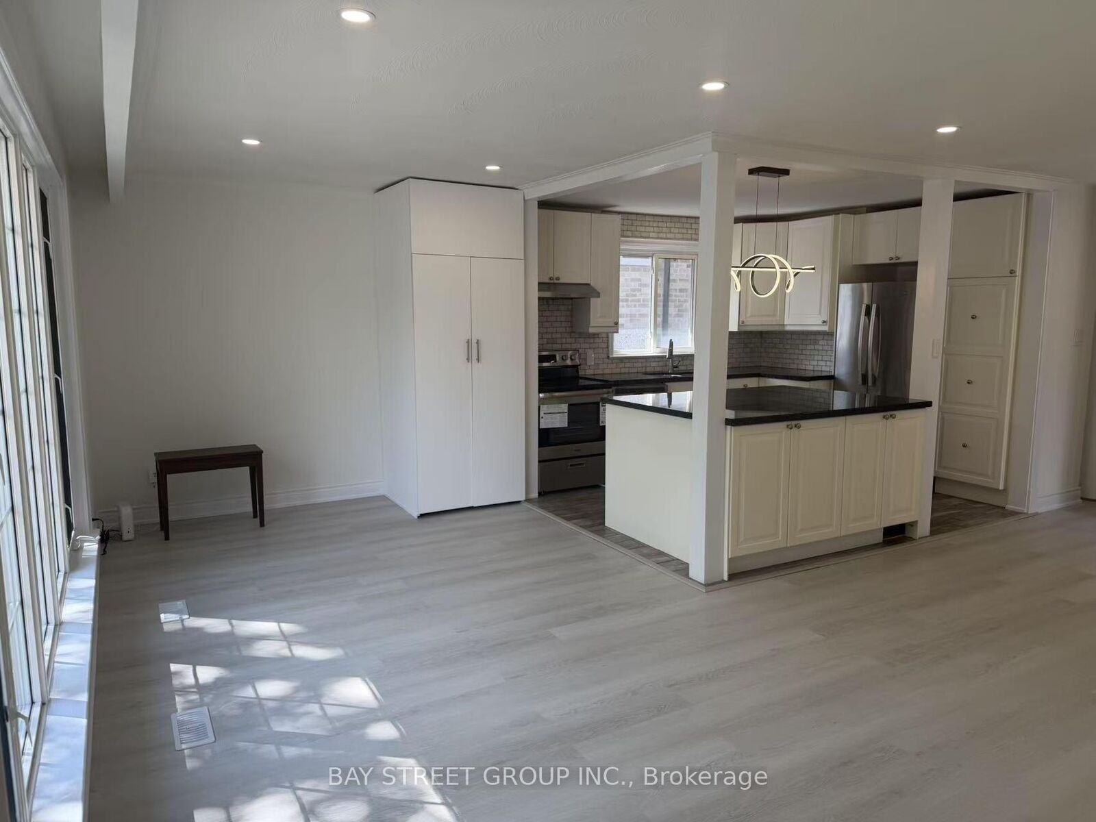 Property Photo:  517 Lynett Crescent  ON L4C 2V8 