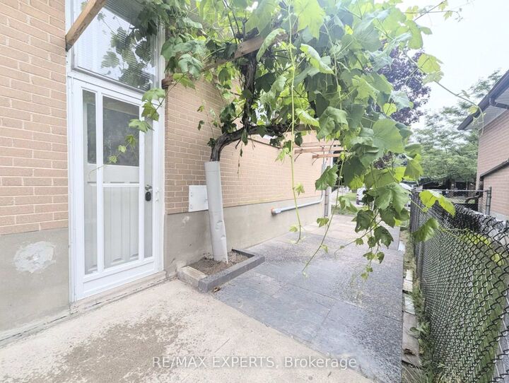 Property Photo:  42 Mossbank Drive Lower  ON M1G 2C3 