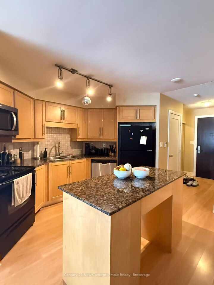 Property Photo:  20 Blue Jays Way 915  ON M5V 3W6 