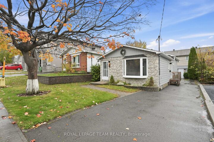 Property Photo:  289 Montfort Street  ON K1L 5N7 