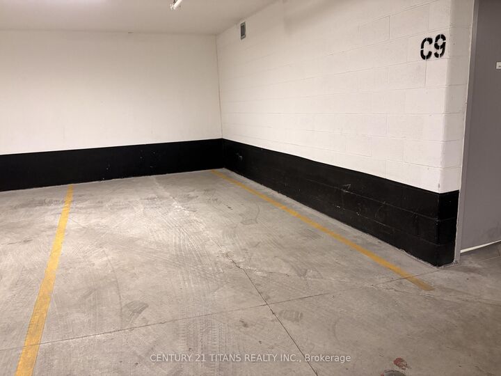 Property Photo:  195 McCaul Street  ON M5T 0E5 