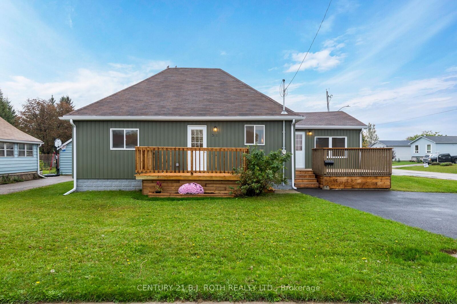 Property Photo:  51 James Street E  ON L3V 1L3 