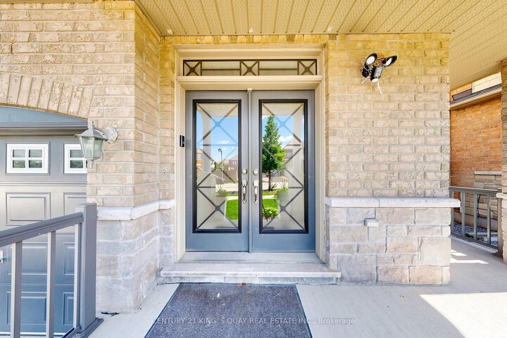 Property Photo:  44 Dame Gruev Drive  ON L6E 0M4 