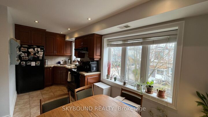 Property Photo:  157 Christie Street 2  ON M6G 3B3 
