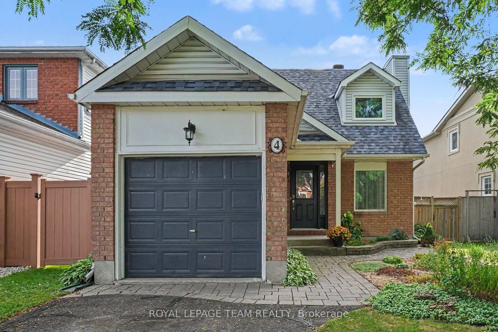 Property Photo:  4 Degas Court  ON K1G 5S8 