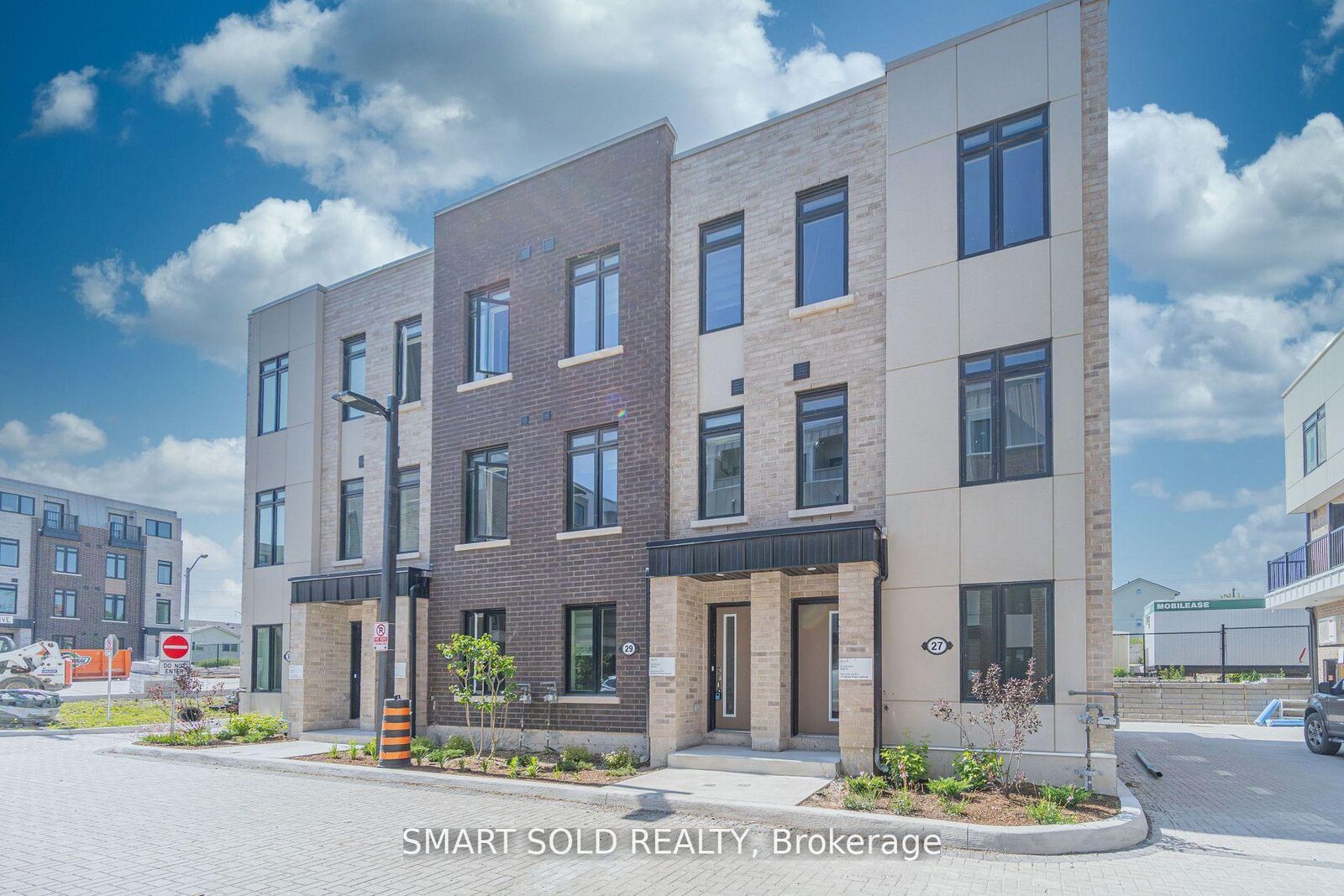 Property Photo:  29 Spruce Pines Crescent  ON M4A 1Y7 