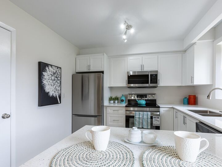 Property Photo:  2605 Woodchester Drive 57  ON L5K 2E3 