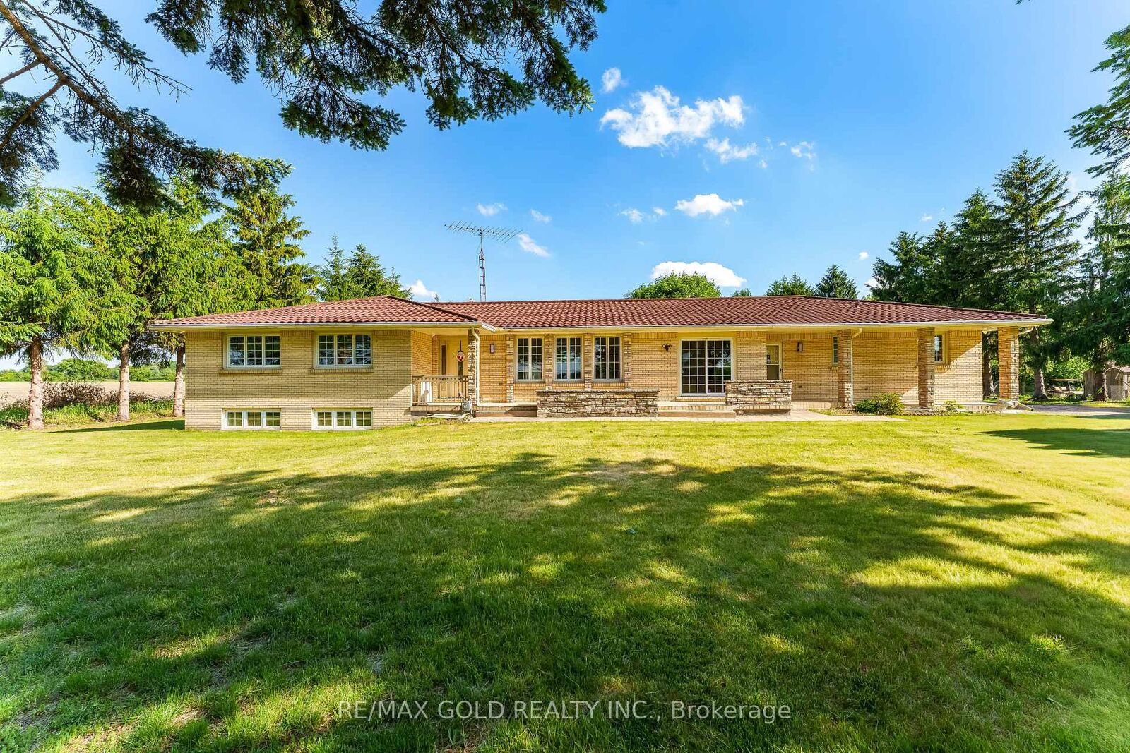 Property Photo:  2047 Hamilton Road  ON N6M 1G1 