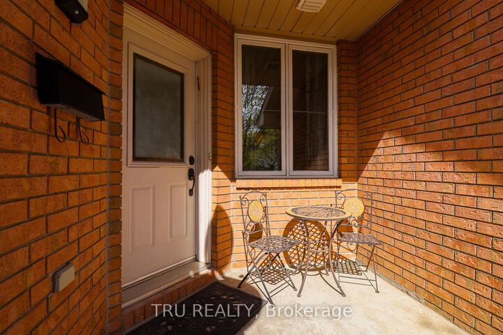 Property Photo:  186 Daventry Crescent  ON K2J 4N1 