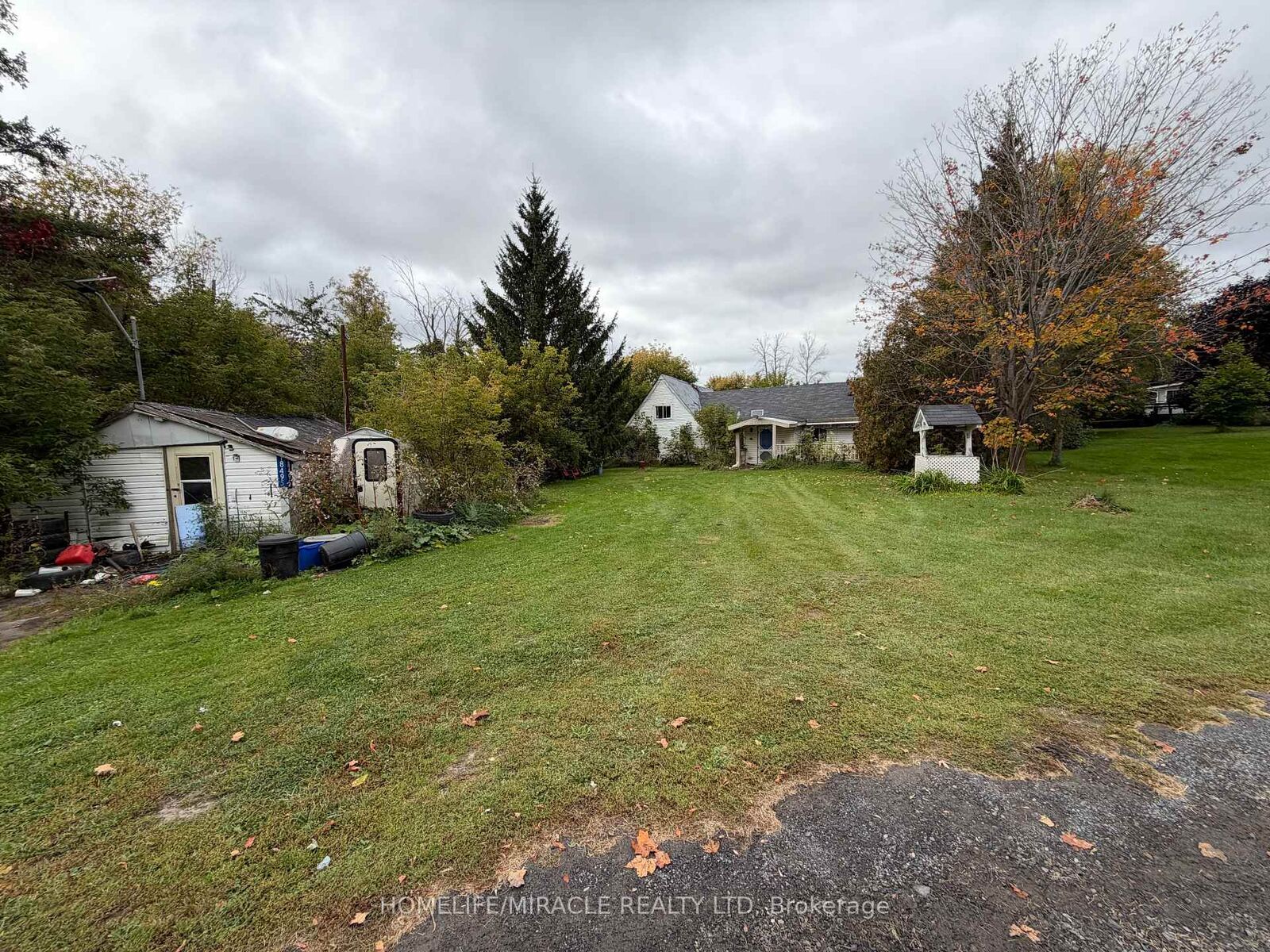 Property Photo:  18495 Dundas Street  ON K0C 1S0 