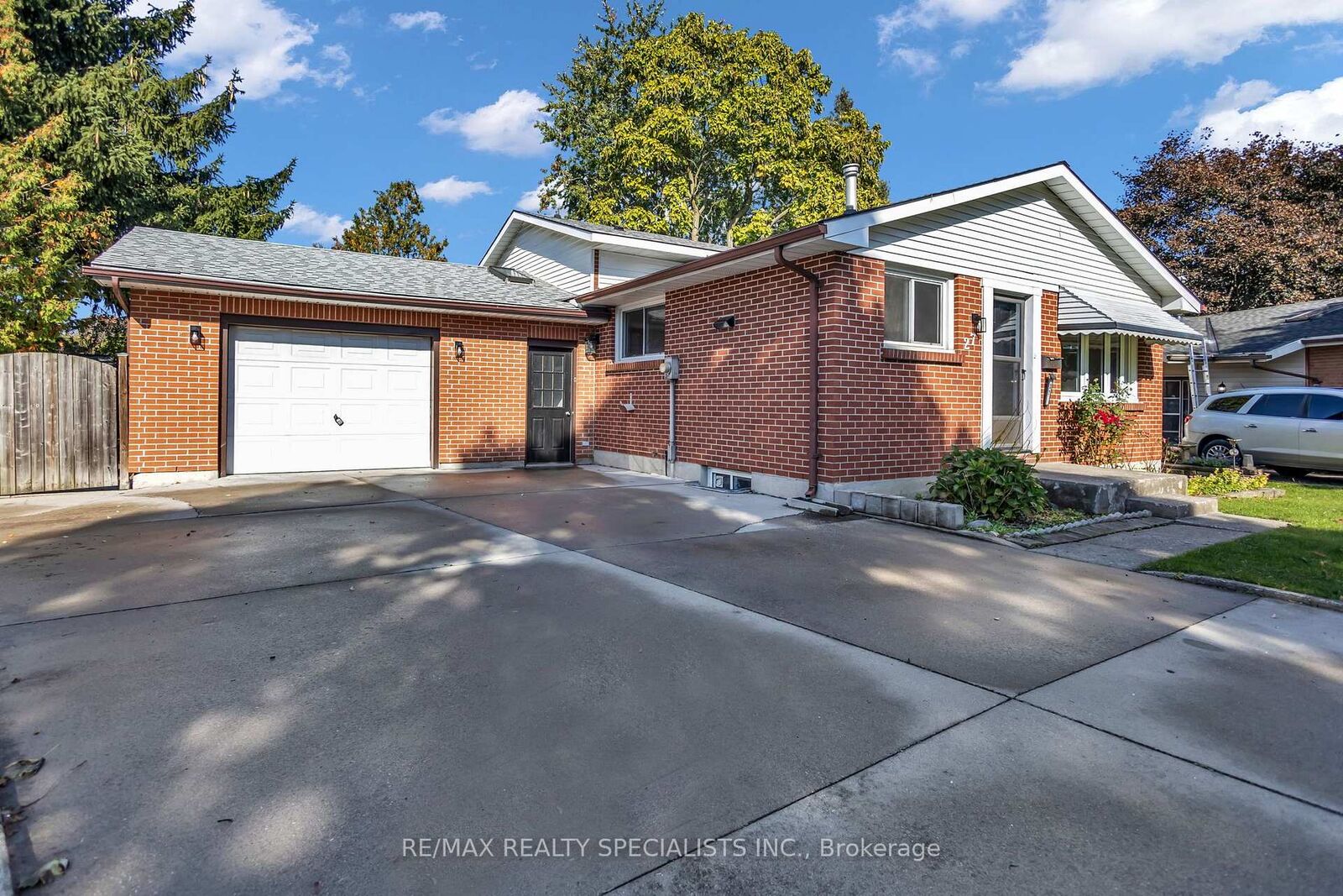 Property Photo:  27 Toulon Crescent  ON N5V 1J4 