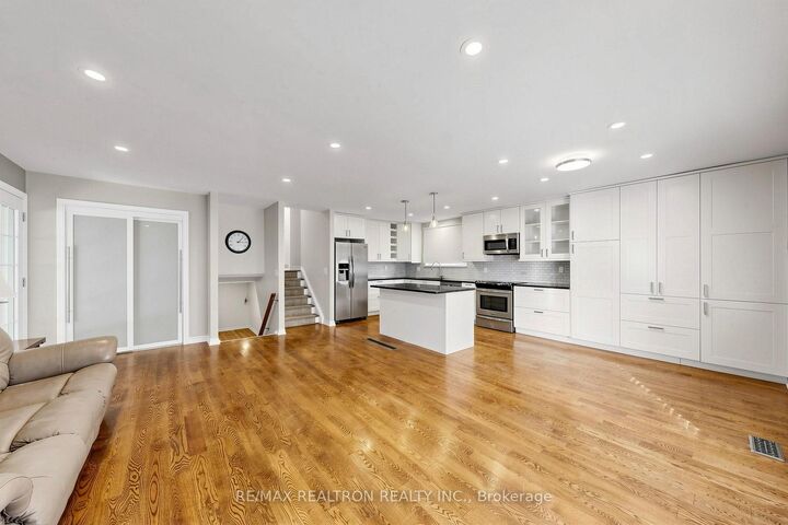 Property Photo:  98 Thorncliffe Street  ON L1H 7H2 
