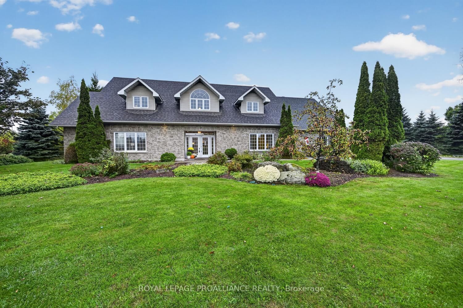 Property Photo:  1131 Irace Drive  ON K6V 5T1 