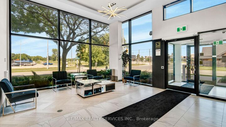 Property Photo:  7 Erie Avenue 811  ON N3S 2A7 