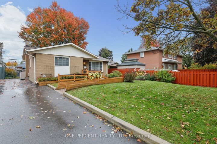 Property Photo:  703 Trojan Avenue  ON K1K 2P1 