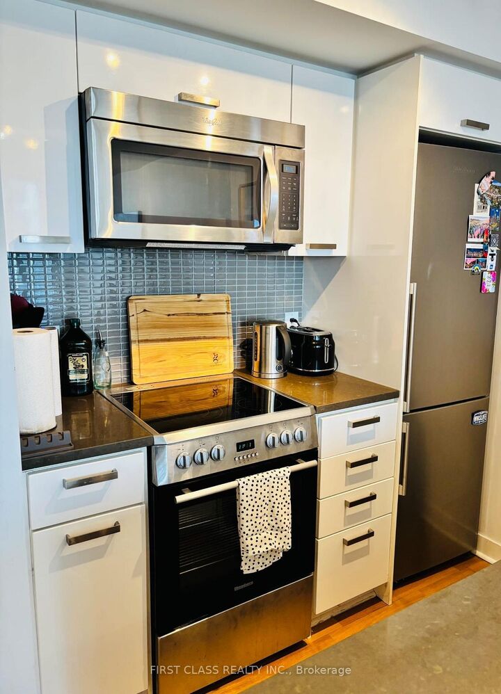 Property Photo:  295 Adelaide Street W 1801  ON M5V 0L4 