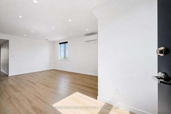 Property Photo:  25 King High Avenue 2  ON M3H 3A8 