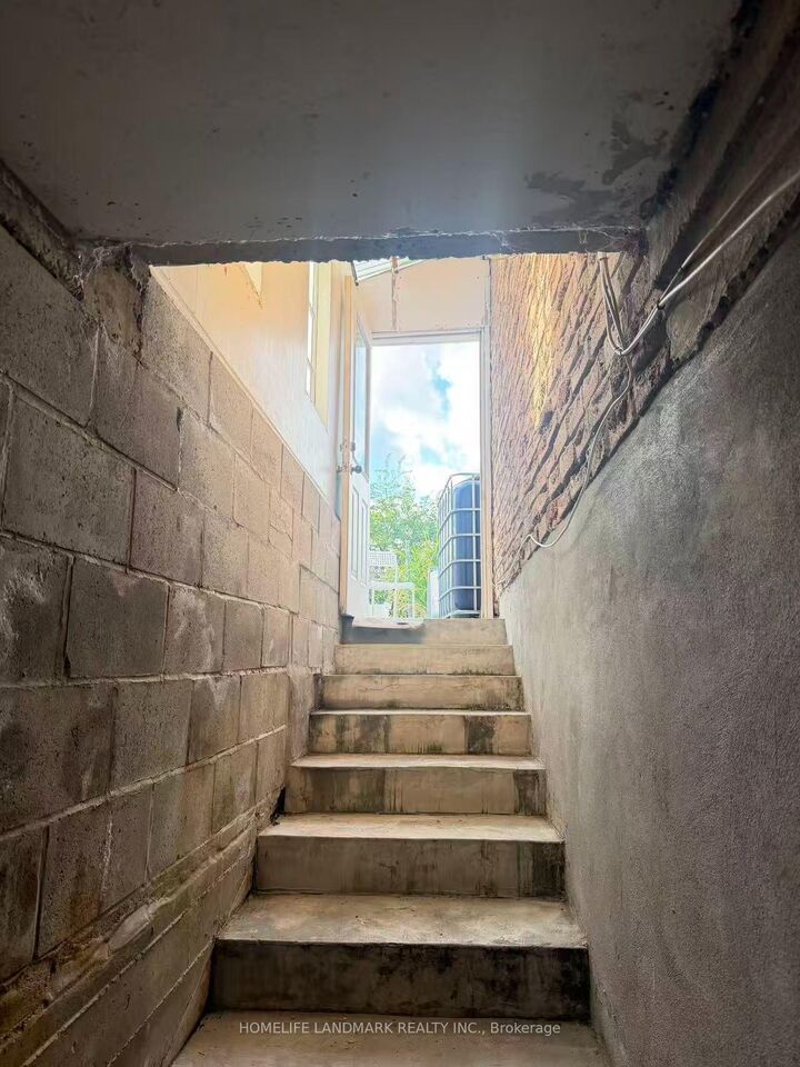 Property Photo:  8 Fullerton Crescent Bsmt  ON L3R 3G5 