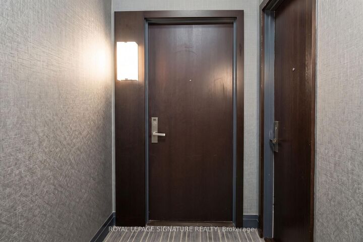 Property Photo:  55 Speers Road 105  ON L6K 3R6 