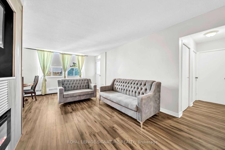 Property Photo:  5 Frith Road 402  ON M3N 2L5 