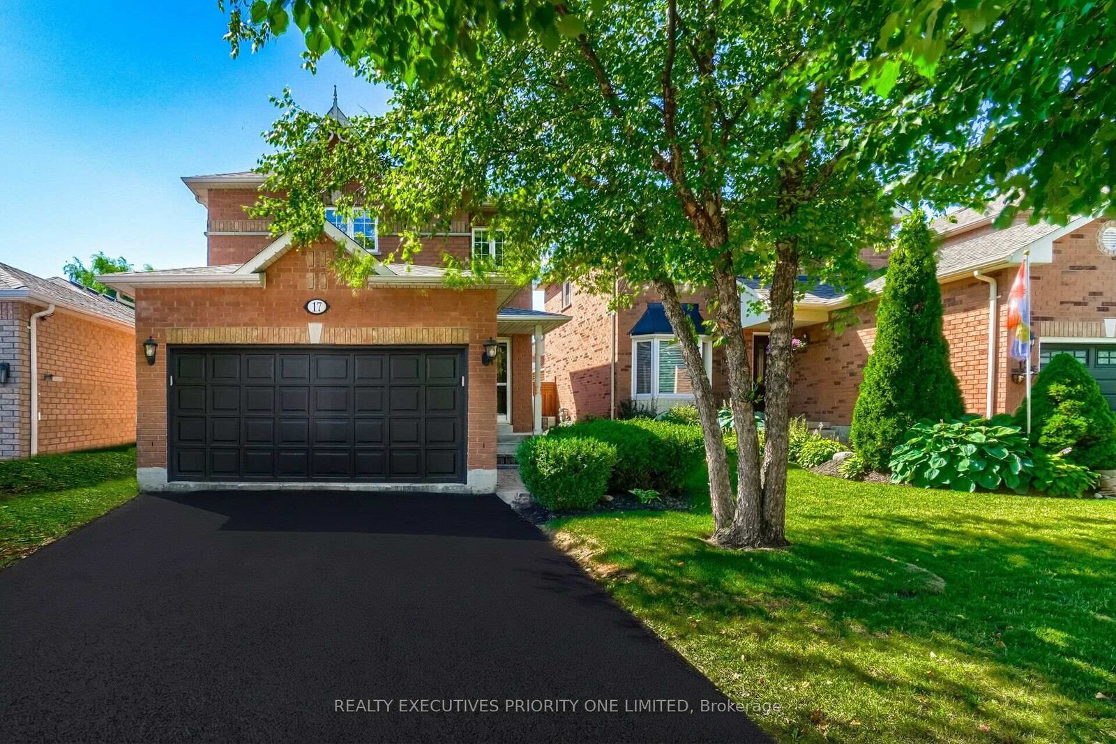 Property Photo:  17 Drake Drive  ON L4N 8W3 