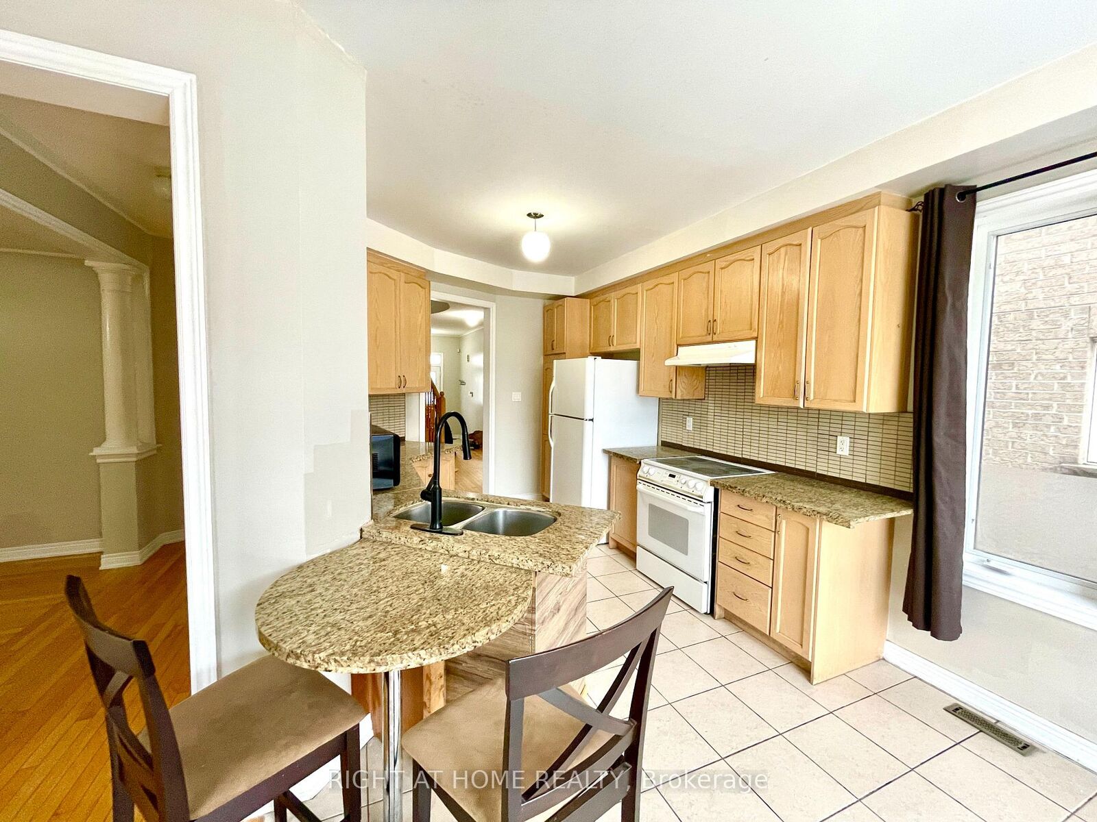 Property Photo: 10 Vanderbrink Drive A ON L6R 0E5