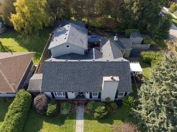 Property Photo:  794 Mary Street N  ON L1G 5G3 