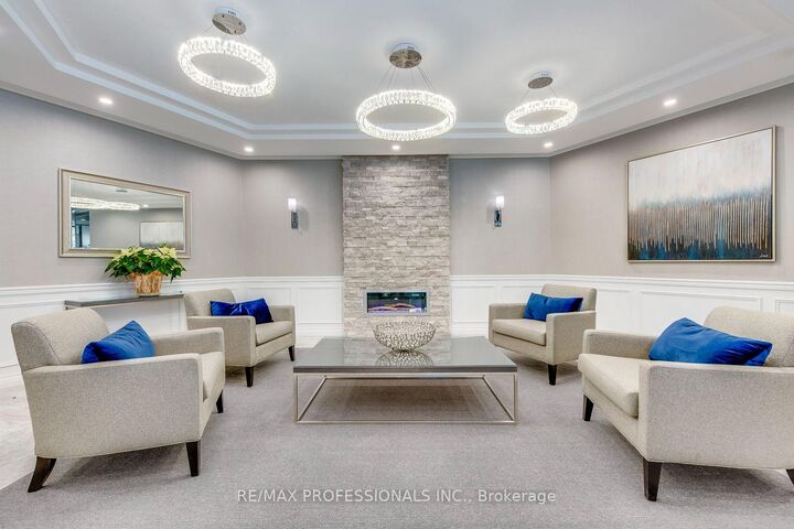Property Photo:  1300 Bloor Street 1401  ON L4Y 3Z2 