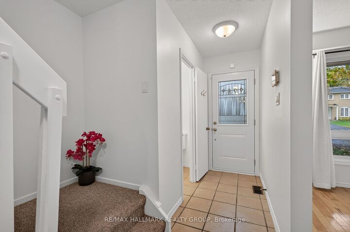 Property Photo: 2434 Braeburn Place ON K1B 4M4