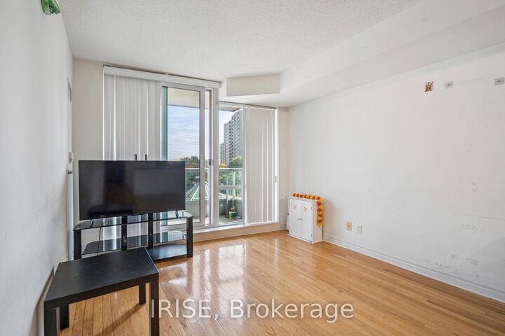 Property Photo:  33 Elm Drive 411  ON L5B 4L2 