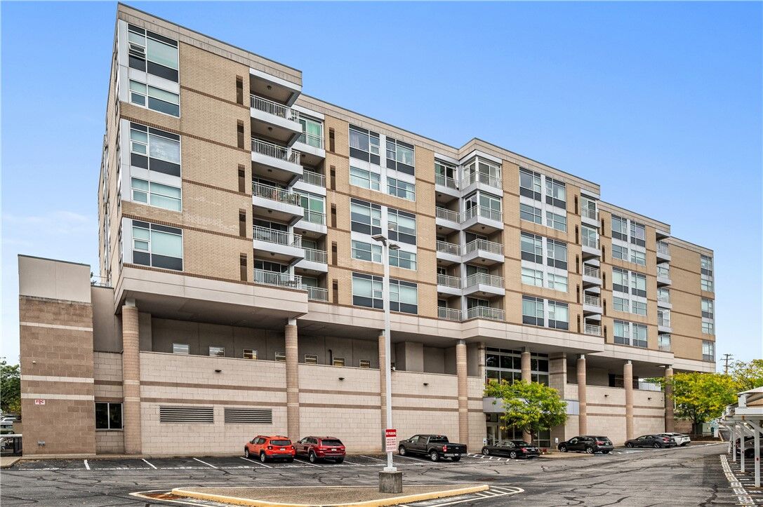 Property Photo: 5570 Centre Ave 206 PA 15232