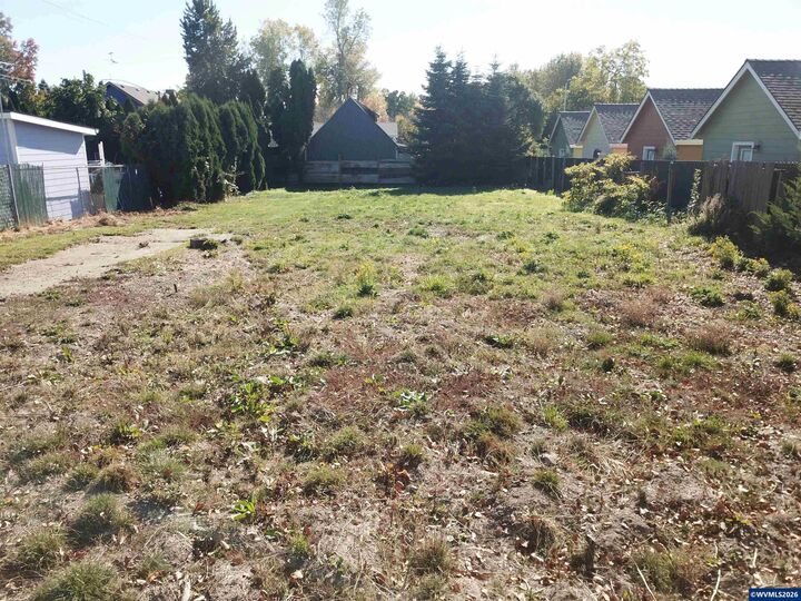 Property Photo: 1758 Aguilas Ct NE OR 97301