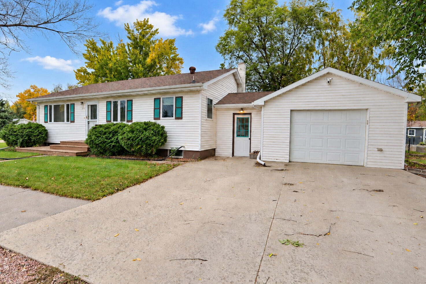 Property Photo:  320 Wilmot Avenue  SD 57451 
