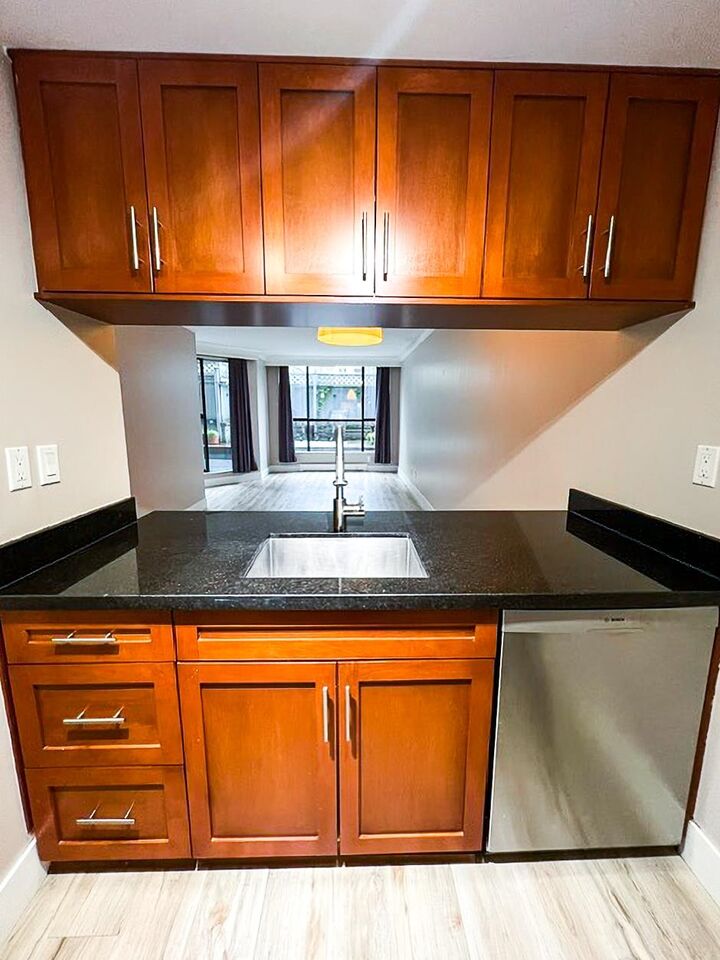 Property Photo:  1270 Robson Street 205  BC V6E 3Z6 